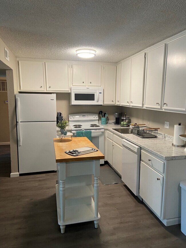2080 W La Loma Dr, Rancho Cordova, CA 95670