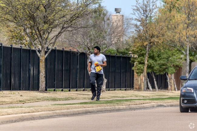 Nearby chain restaurants are just a short walk away in Heartland.