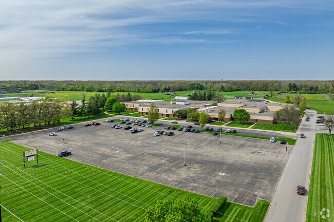 A looping drive makes pickups and drop-offs at The New Standard Academy easy.