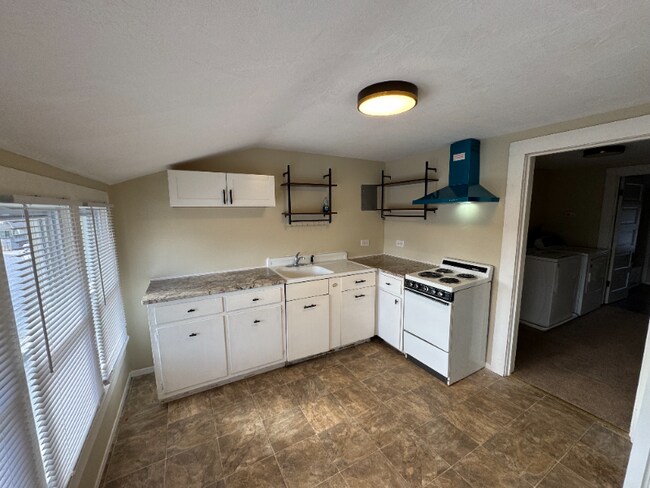 711 Kensington Ave unit B, North Wilkesboro, NC 28659 - photo 6