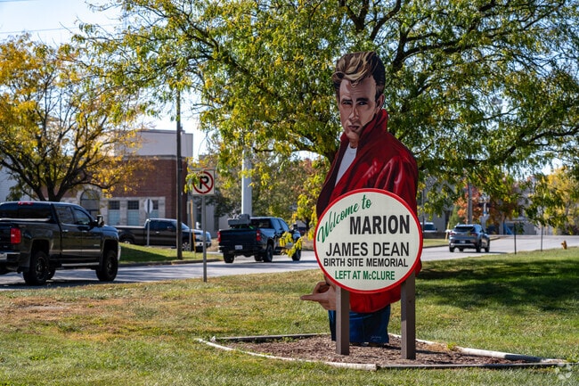 Shops & restaurants located in downtown Marion are located just minutes from College Park.