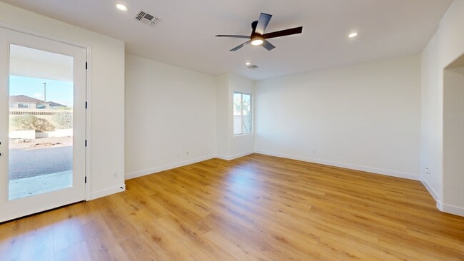 22022 W Moonlight Path, Buckeye, AZ 85326 - photo 3