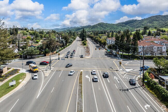 The Almaden Expressway offers a fast route through South San Jose, connecting neighborhoods.