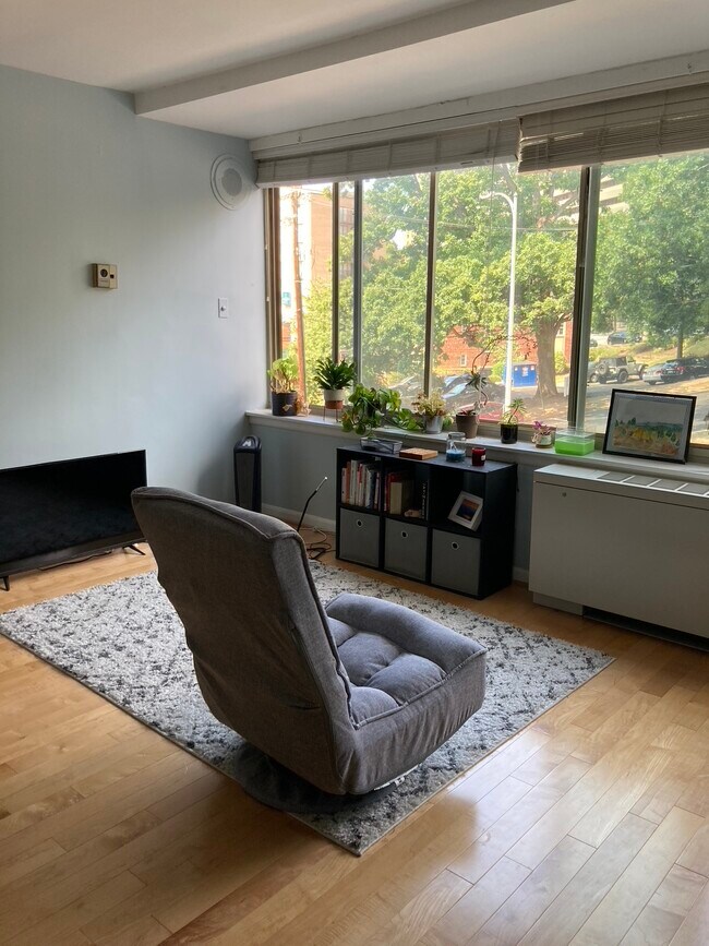 Taft Towers unit 409, Arlington, VA 22201 - photo 3