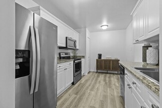 2751 Melcombe Cir, Troy, MI 48084