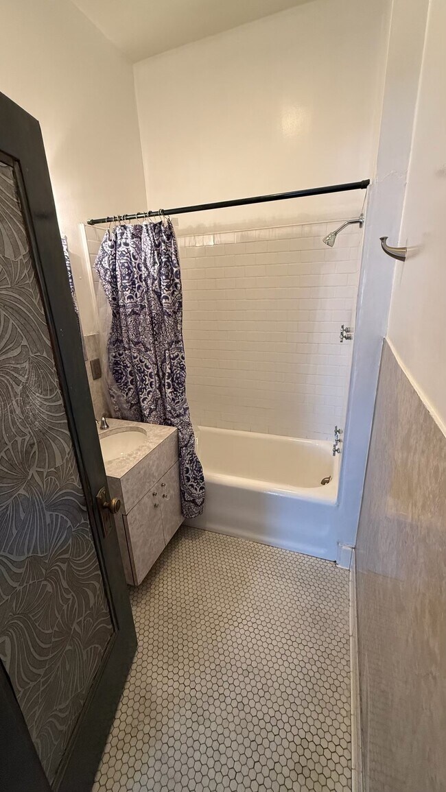 3109 W 6th St unit 8, Los Angeles, CA 90020 - photo 7