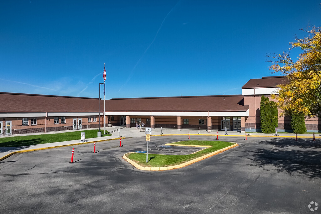 Kenneth Carrberry Elementary serves students in Gem County from its campus in Emmett.