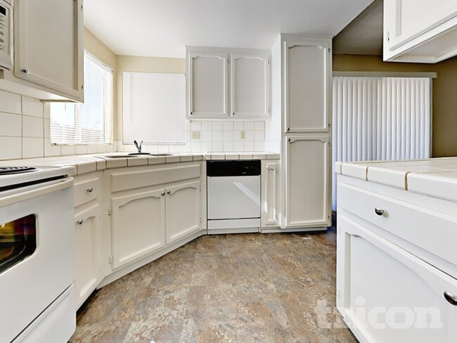 215 Loy St, Waterford, CA 95386 - photo 3