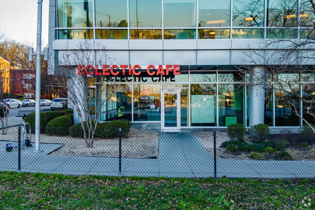 Eclectic Cafe brings caribbean vibes to the Kenilworth Neighborhood.