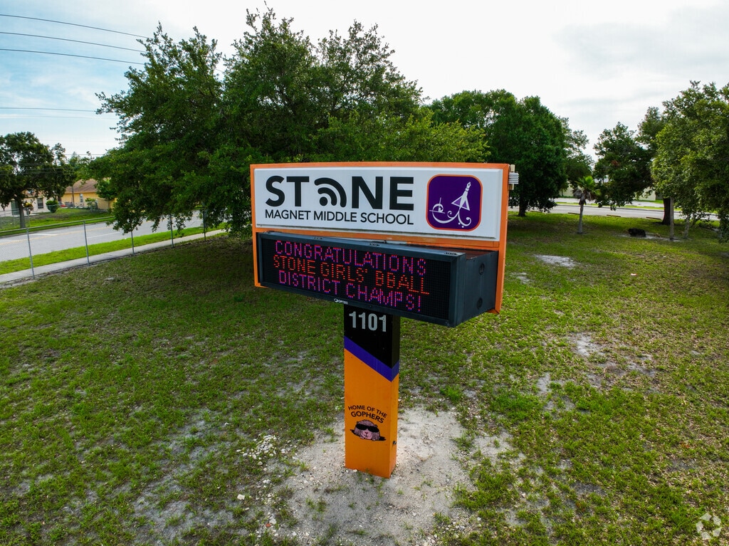 Welcome to Stone Magnet Middle School located in Melbourne, FL.