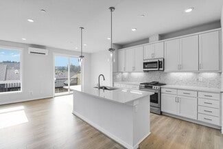 13211 NE 127th Way Unit D, Kirkland, WA 98034