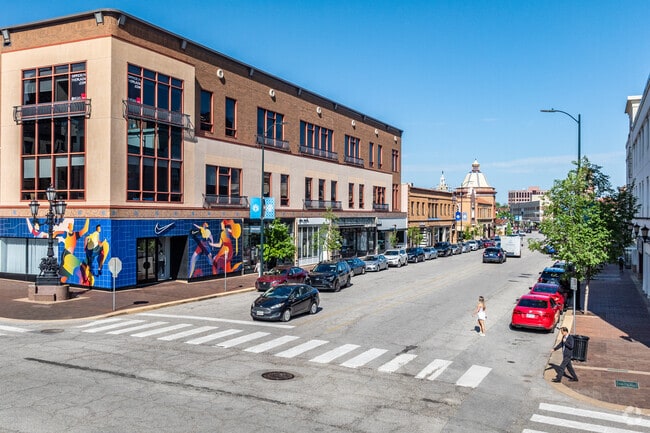 The Plaza shopping district offers many shops and restaurants for Ivanhoe Southwest residents.