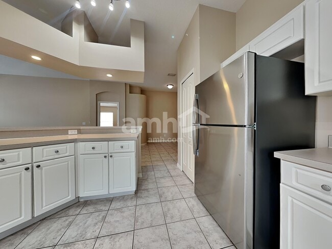 9827 White Barn Way, Riverview, FL 33569 - photo 4