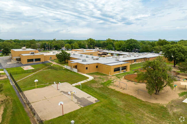 You will find an outdoor basketball court at Vermillion Elementary School.