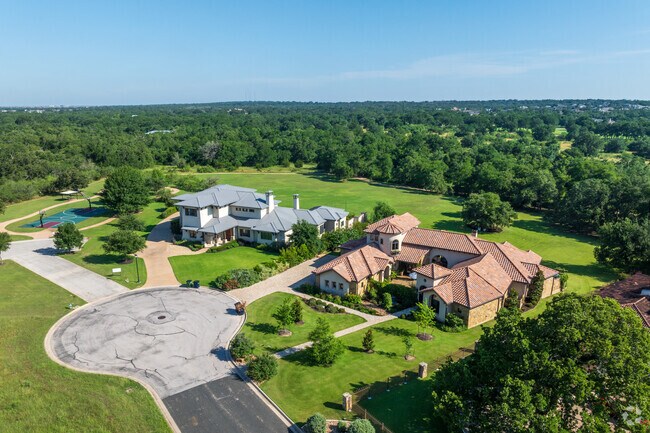 Luxury homes in Cimarron Hills feature upscale finishes.