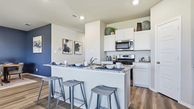 553 Marsh St, Cleburne, TX 76033 - photo 5