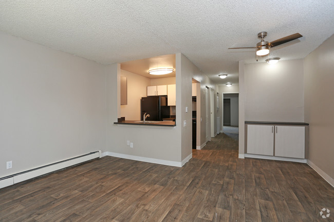 1BR, 1BA - 640 SF