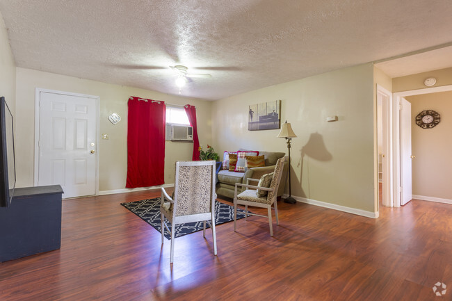 2BR, 1BA - 950 SF