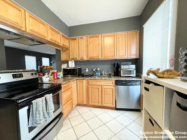 25 Sudan St unit 1, Dorchester, MA 02125 - photo 2