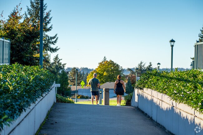 Bike or walk scenic routes along the 520 Trail in Yarrow Point.