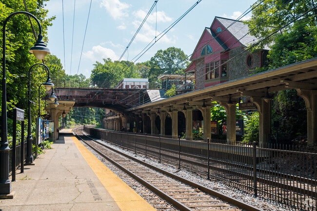 The Glen Ridge NJ Transit Station connects residents to Manhattan and Hackettstown.