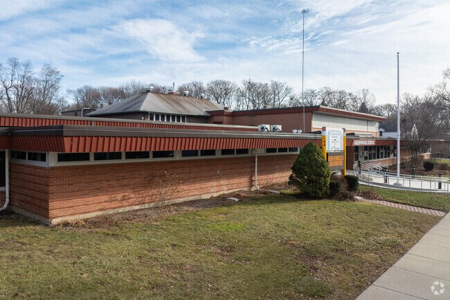 Greenwood Elementary School is part of Waukegan Community Unit School District 60.