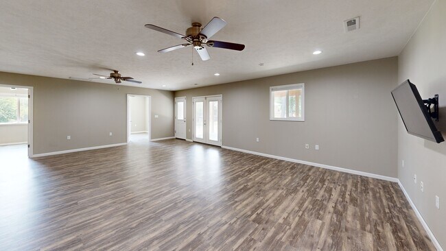 913 S Nicholas Rd, Nixa, MO 65714 - photo 2