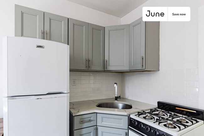 324 1/2 E 8 St unit 3B, New York City, NY 10009 - photo 5