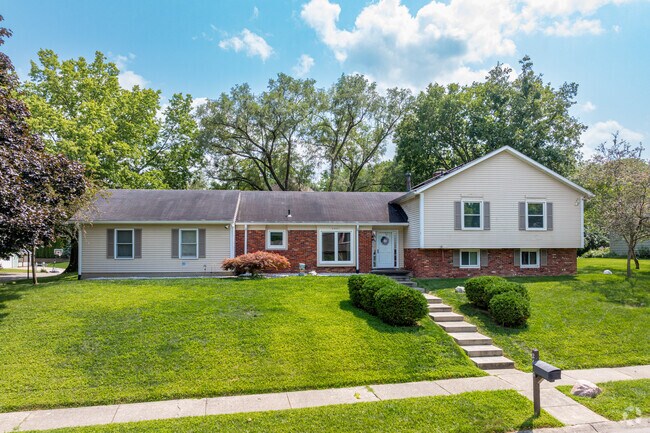 There are many split-level homes in Jesco Hills Estates.