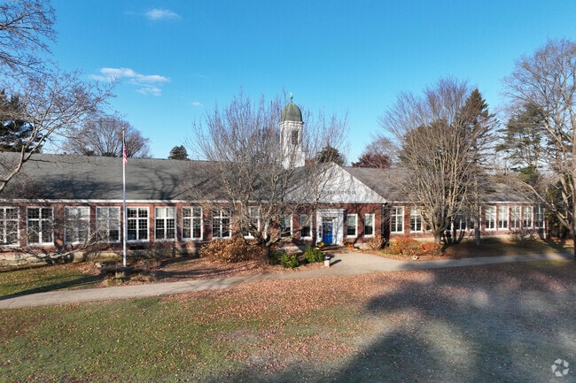Bessie Buker Elementary School welcomes current and prospective students.