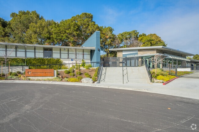 Serendipity School focuses on what a student should know, understand, or comprehend.