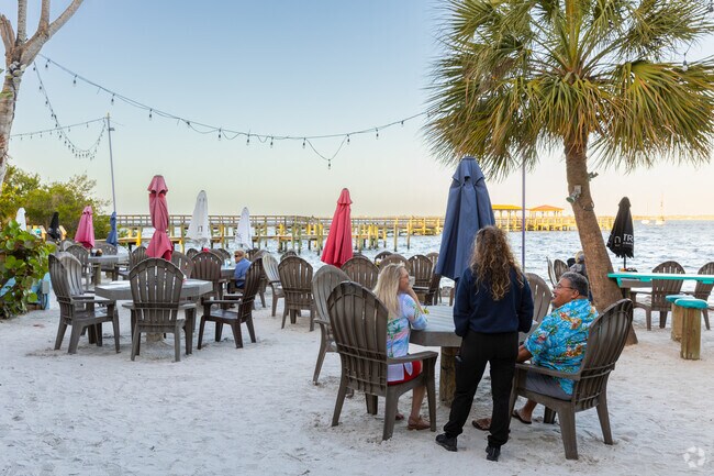 Savor fresh flavors and stunning views with unforgettable waterfront dining in Melbourne.