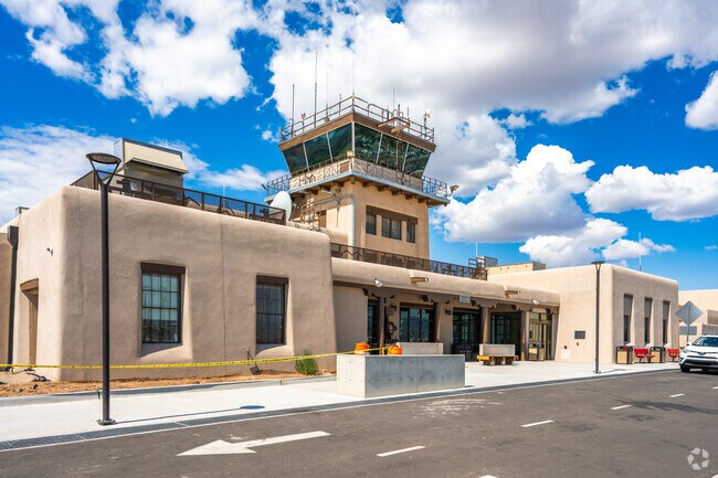 Tres Arroyos residents have convenient access to the Santa Fe Regional Airport.