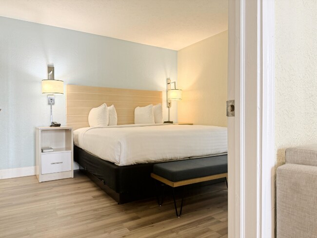 11689 Chester Rd unit Senior 1812, Cincinnati, OH 45246 - photo 2