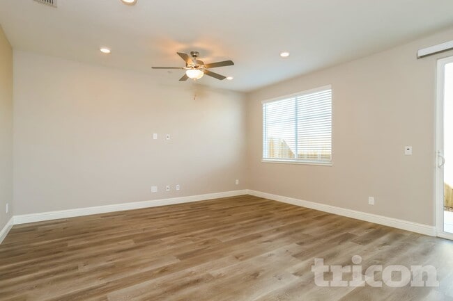 2037 Comstock Ln, Lincoln, CA 95648 - photo 3