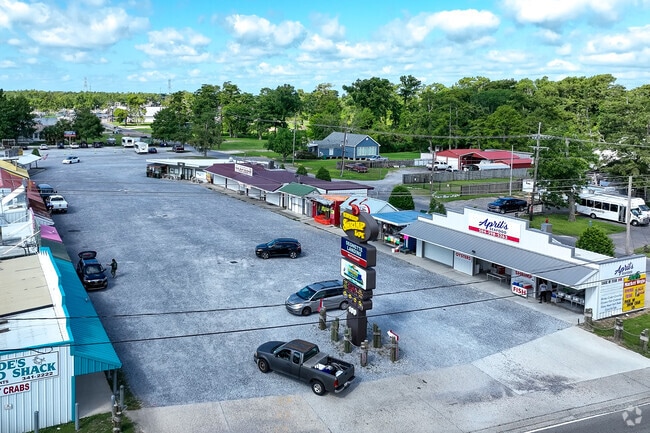 Westwego Shrimp Lot near Westbank is a popular seafood market.