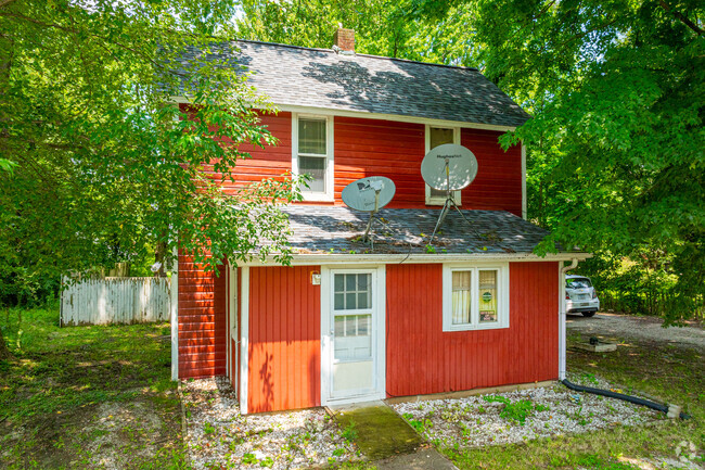 Colburn is full of American farmhouse style houses.