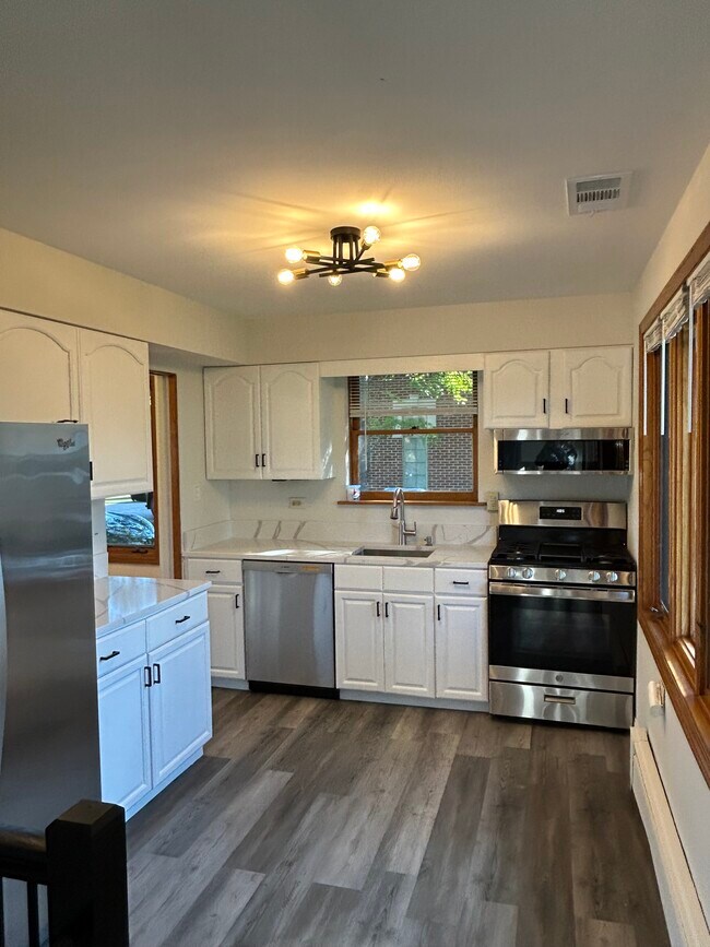 2187 Scott Rd unit scott, Northbrook, IL 60062 - photo 2