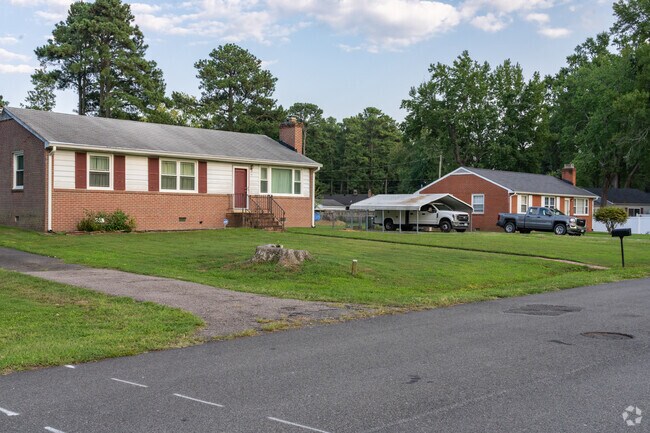 Ranch style homes are also commonly found throughout Worthington.