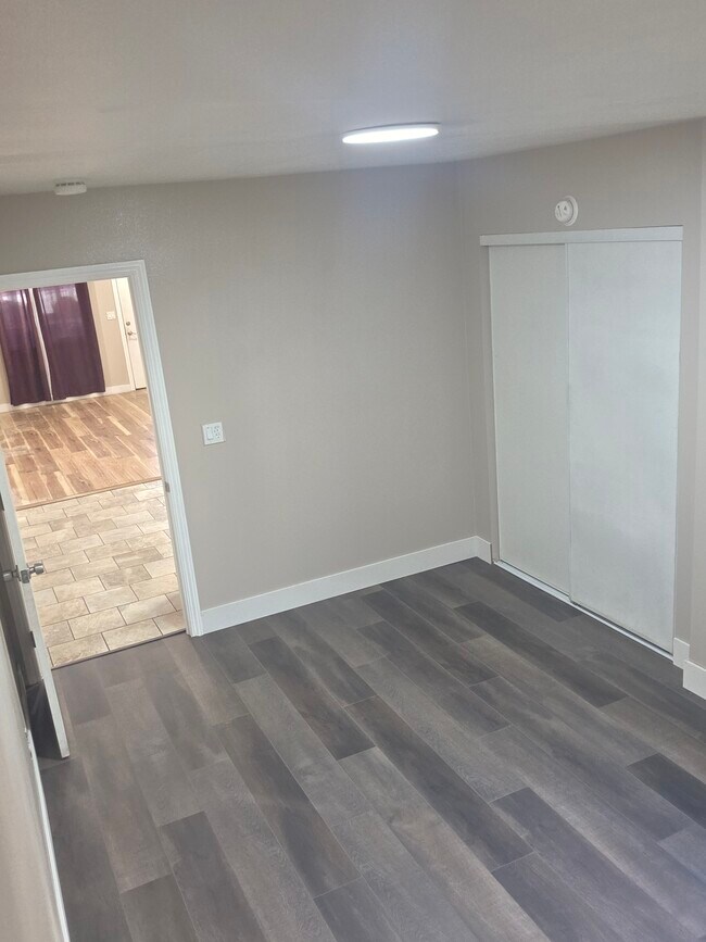 956 E 55th St, Los Angeles, CA 90011 - photo 5