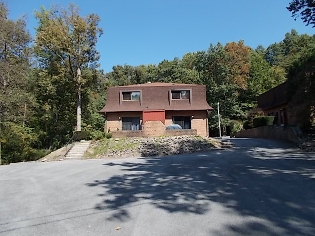 715 Mt Airy