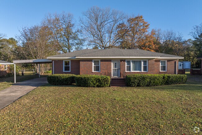 Traditional ranch style homes are found all throughout North Avenue.