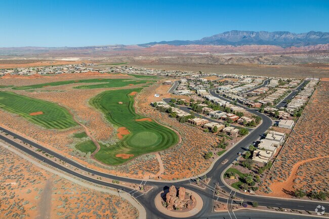 In Sand Hollow Resort, residents enjoy a state park and golf courses with striking landscapes.