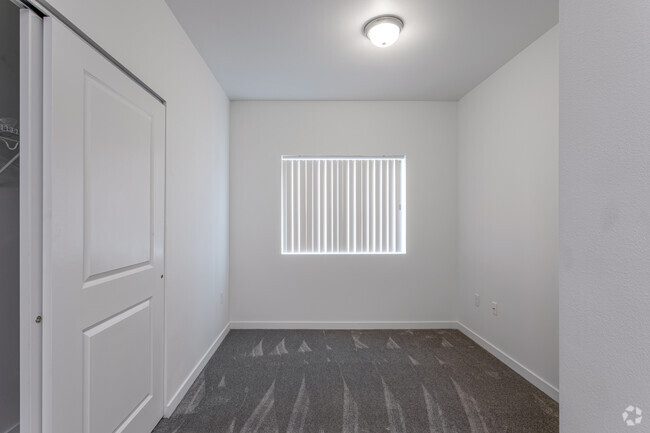 Studio - 604SF