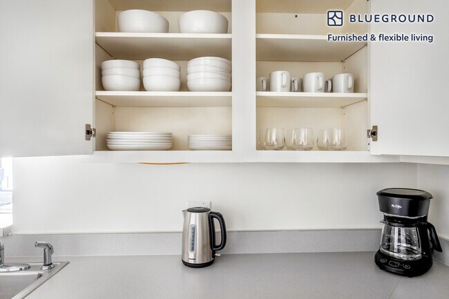 400 8th St NW unit FL5-ID577, Washington, DC 20004 - photo 7