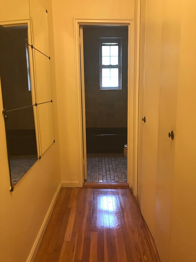 Fleetwood Park Cooperative unit A35, Bronxville, NY 10708 - photo 5