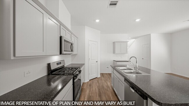 125 Rising Cedar Ln, Hockley, TX 77447 - photo 4