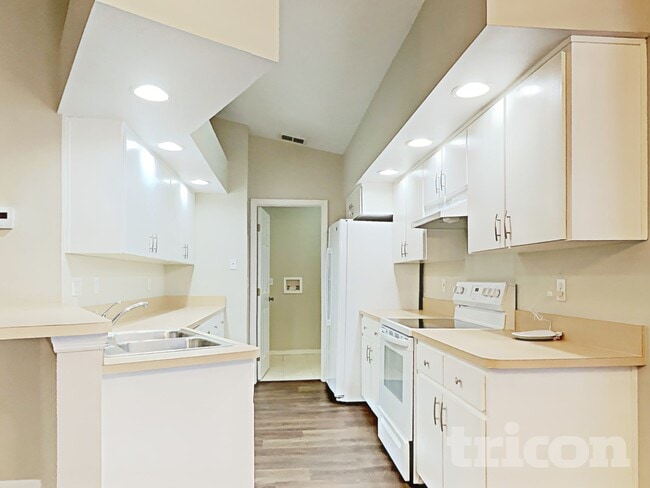 3233 Ambassador Ave, Spring Hill, FL 34609 - photo 5