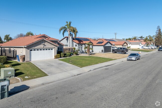 The well-kept homes in Stonegate's neighborhood offer a perfect blend of comfort and style.