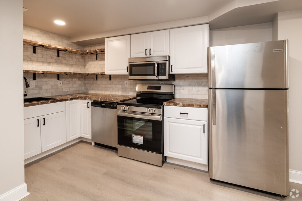 1BR, 2BA - 1,450SF - Kitchen